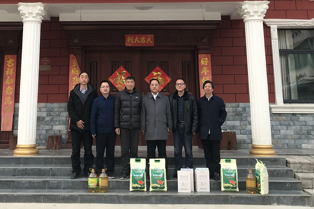 河北张家口市场一线将士范培宁眷属.jpg